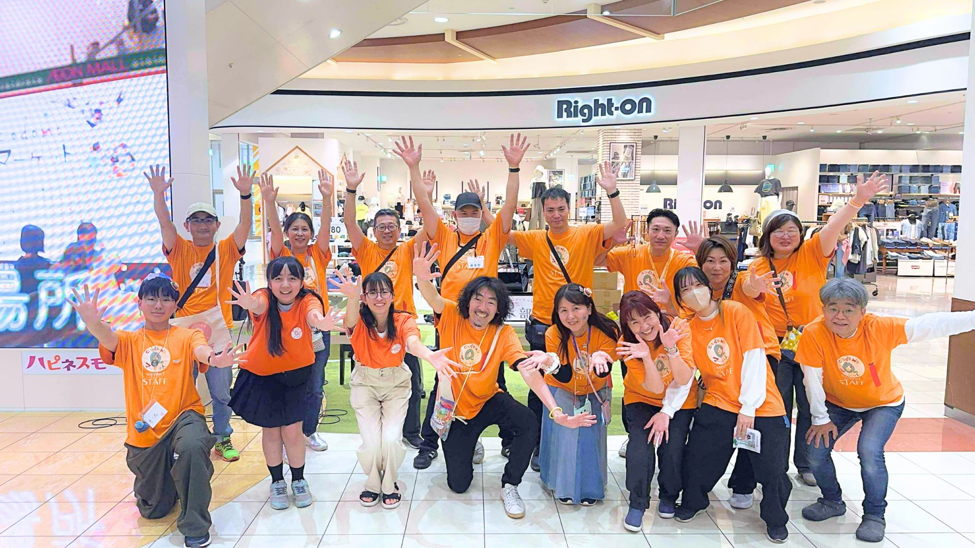 スタッフの笑顔